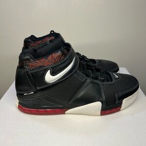 NIKE Zoom Lebron 2 309378 011 PRE OWNED - Lightly worn - original box